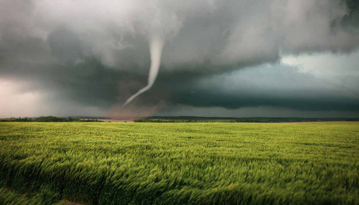 How Supercell Thunderstorms Create Tornadoes - Weather Pro Live