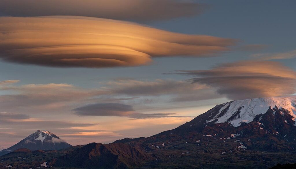 Russia, Kamchatka, a view of the volcanoes Flat Tolbachik and Ostry,lenticular cloud